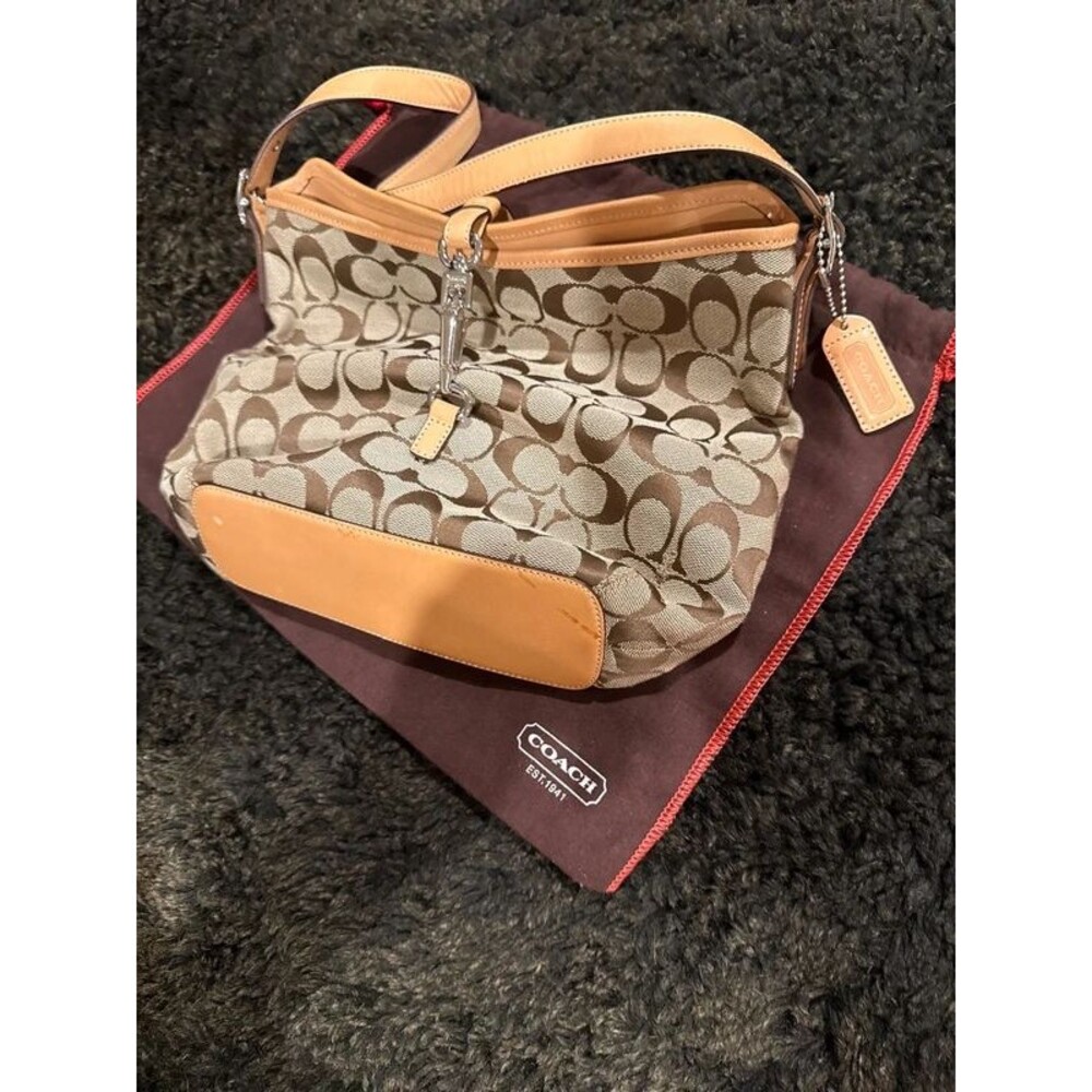 Classic coach pattern handbag in brand new condition